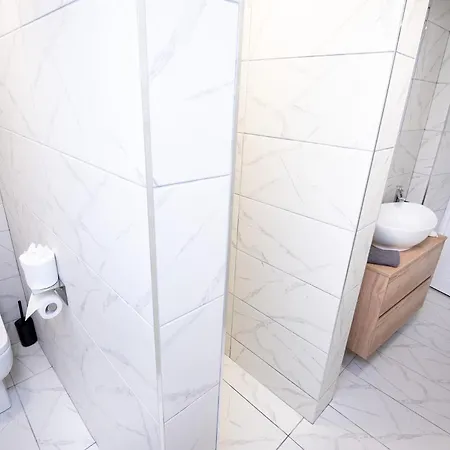 Kings Arms - Luxury Double - Waterfall Shower - Self Check In 게스트하우스