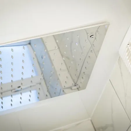 Guest house Kings Arms - Luxury Double - Waterfall Shower - Self Check In 3*