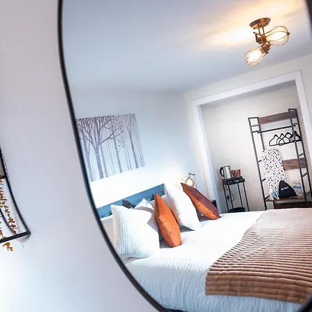 Kings Arms - Luxury Double - Waterfall Shower - Self Check In Guest house