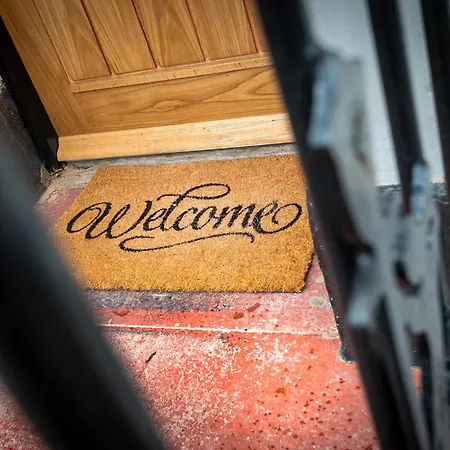 Kings Arms - Luxury Double - Waterfall Shower - Self Check In 3* Whitehaven