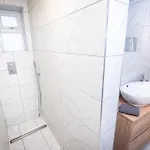 Kings Arms - Luxury Double - Waterfall Shower - Self Check In 3*